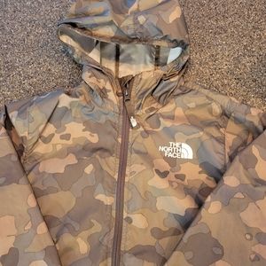 The North Face 10/12 Flurry Wind Jacket w hood